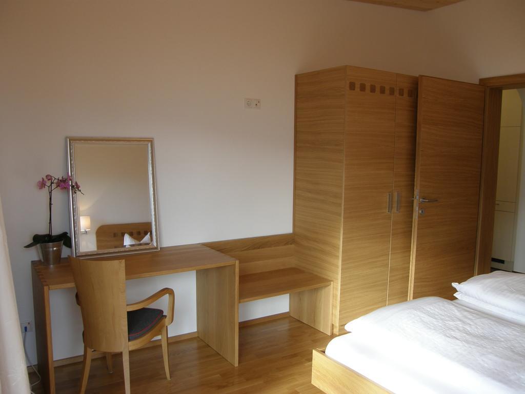 Apartments Karlhof Innsbruck Szoba fotó